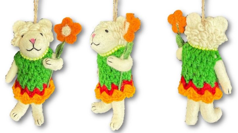 Sauer med kjoler og matchende blomst